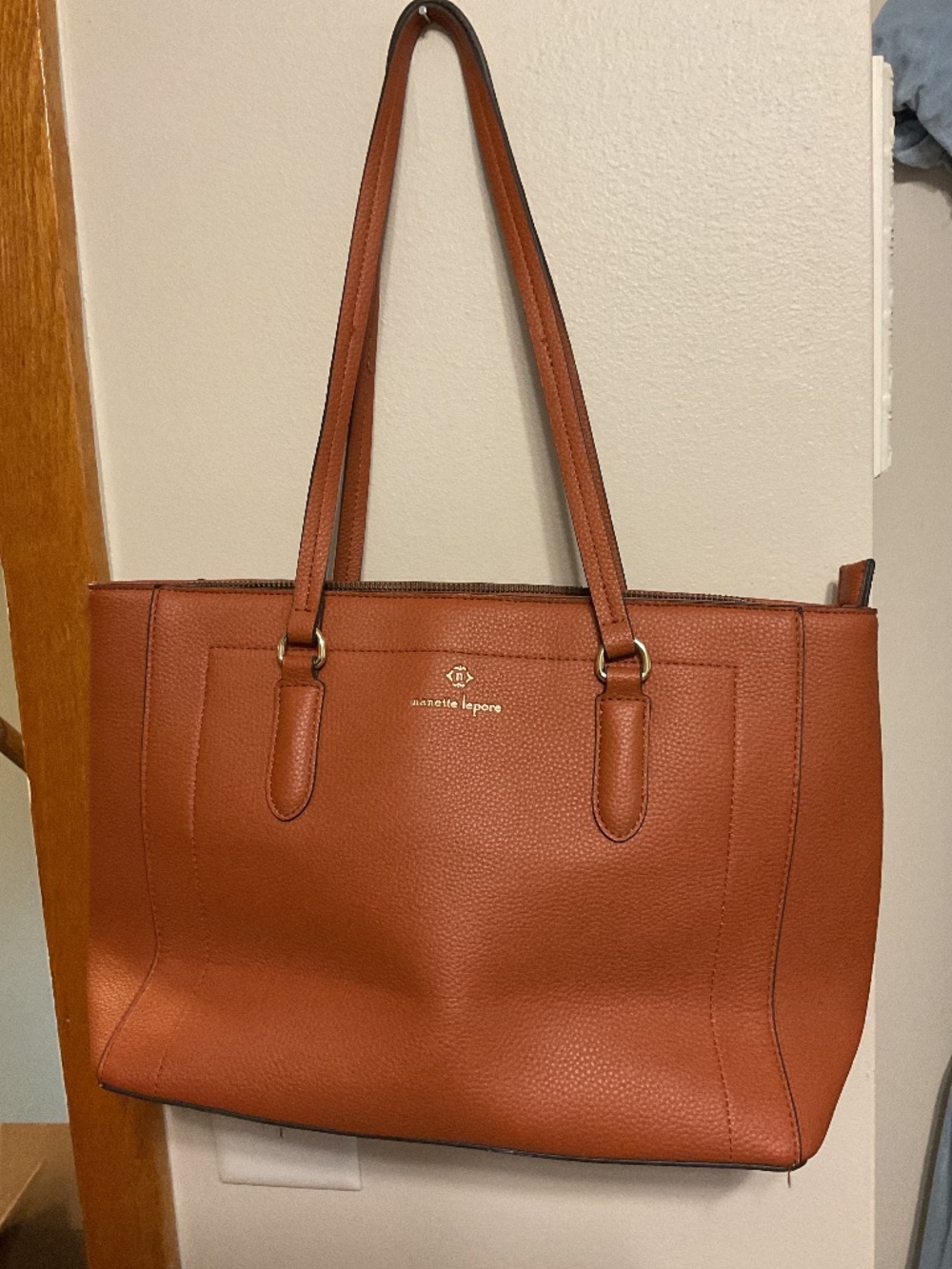 Medium brown purse excellent condition